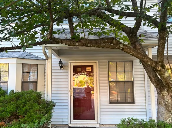 404 Maplecrest Rd, Edison, NJ 08820