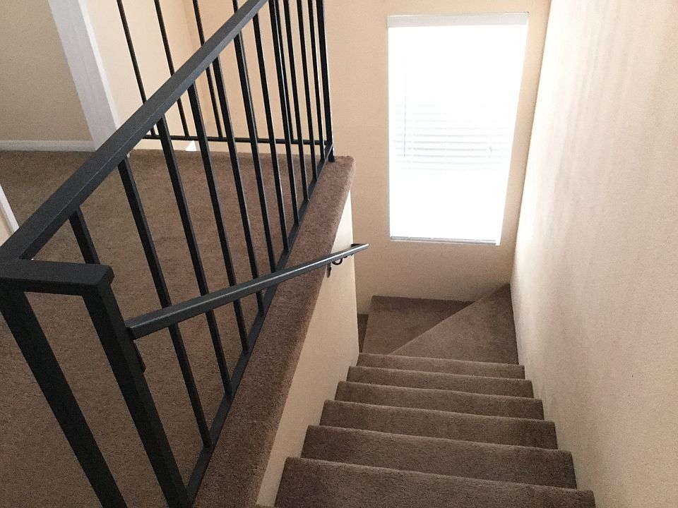 Stairs to 2nd flrk