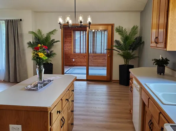 9101 Barrington Ter, Minneapolis, MN 55443
