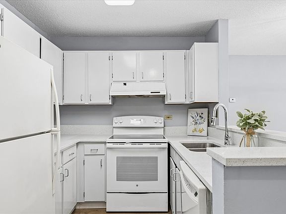 2nd image of 1911 N Hicks Rd APT 103