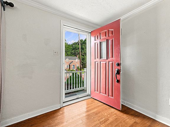 3rd image of 699 Crystal Dr