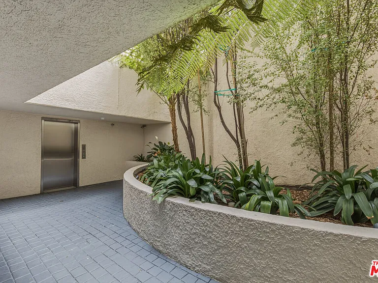 11636 Montana Ave #103 — Photo 49