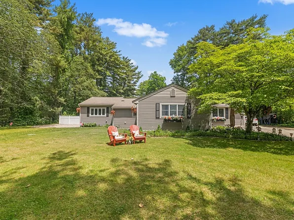 23 Paradise Ln, Halifax, MA 02338