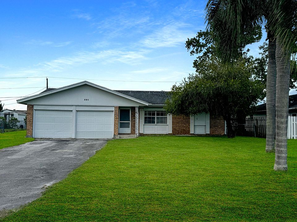 1st image of 591 SE Crosspoint Drive