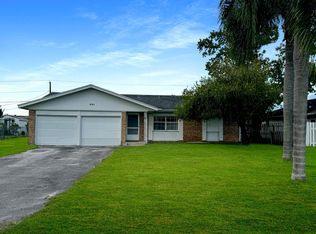 591 SE Crosspoint Dr, Port Saint Lucie, FL 34983