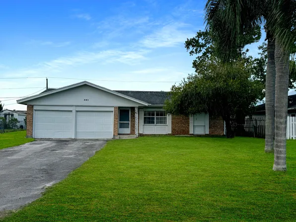 591 SE Crosspoint Drive, Port St Lucie, FL 34983