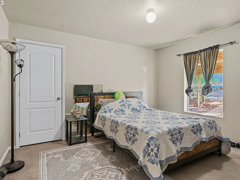 1033 Camelot Dr S — Photo 18