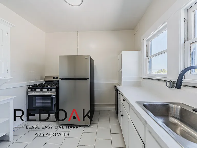 1026 W 22nd St #14 — Photo 2
