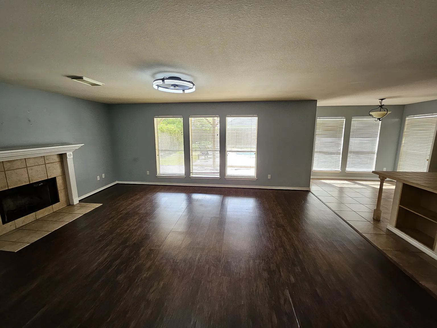 4 bed, 2.5 bath, 2101 sqft, $2,900 — Photo 4