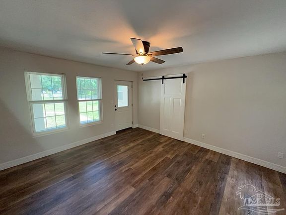 5th image of 4531 Versailles Dr