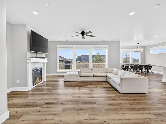 5th image of 4095 Corvina St