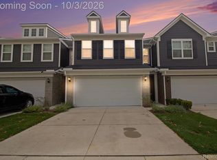 4759 Glenora Dr, Lake Orion, MI 48359