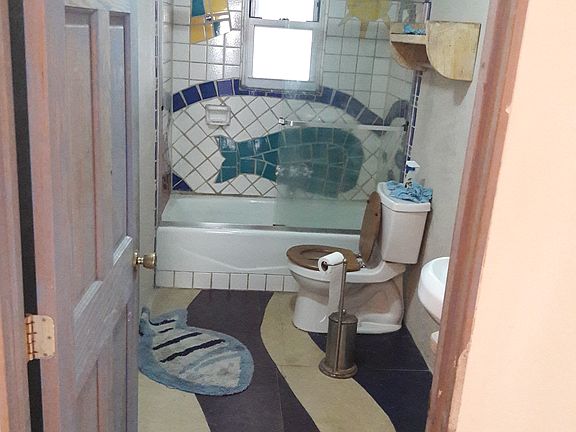 3rd image of 7109 Capitol Dr NE