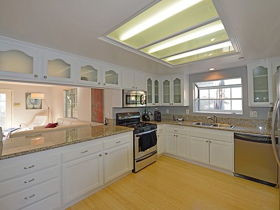 4th image of 3317 Oakhurst Ave