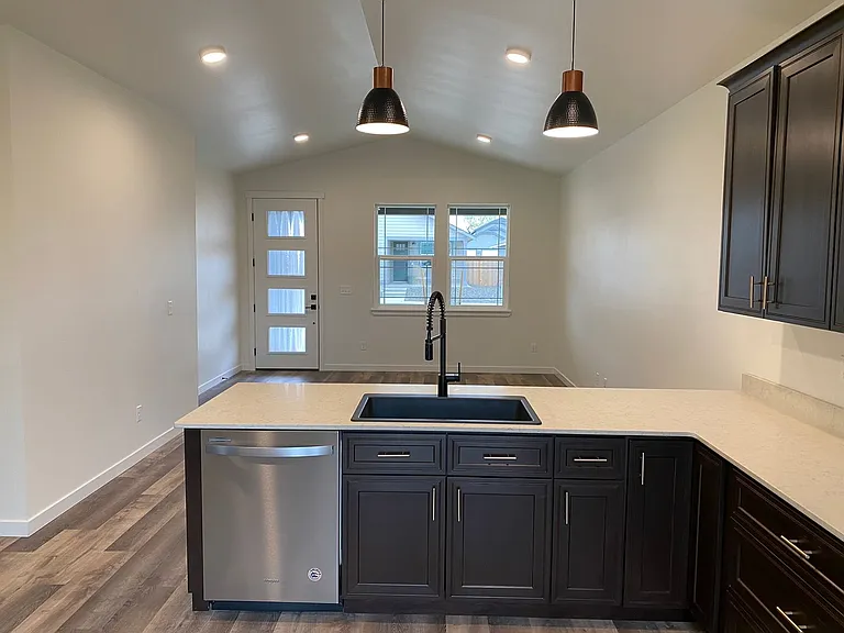 2513 N Benjamin Ln — Photo 9