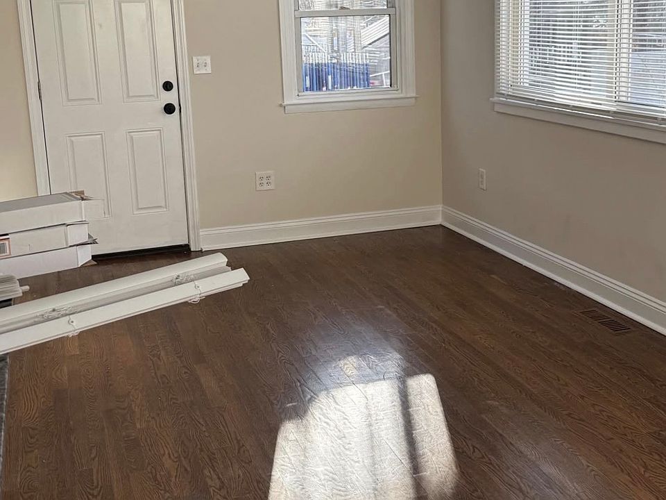 1st image of 1090 Townsend Ave #1