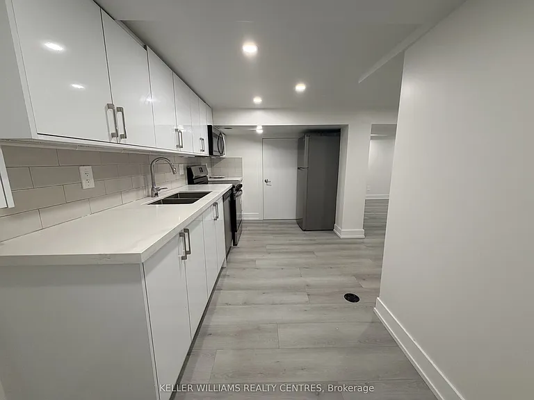 9 Sanderson Rd #LOWER — Photo 8