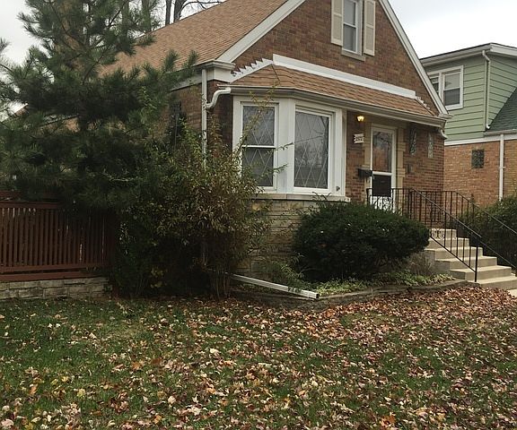 2nd image of 2572 Maple St
