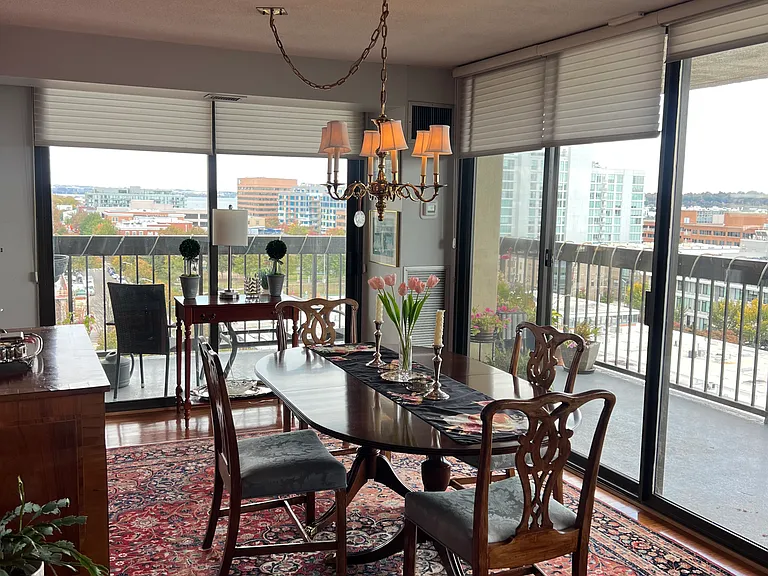 400 Madison St #1008 — Photo 1