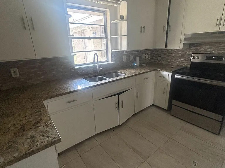 1388 Adrian Ln — Photo 3