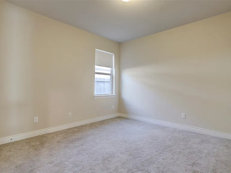 606 Sabinal St — Photo 20