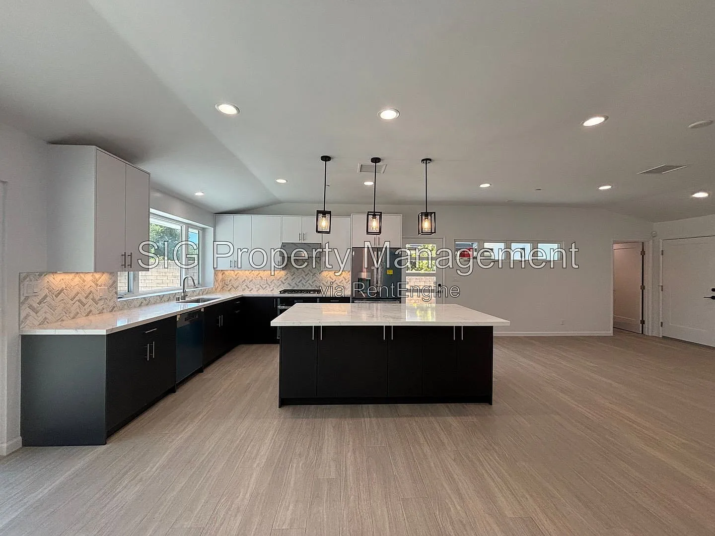 4 bed, 3.0 bath, 2187 sqft, $9,995 — Photo 3