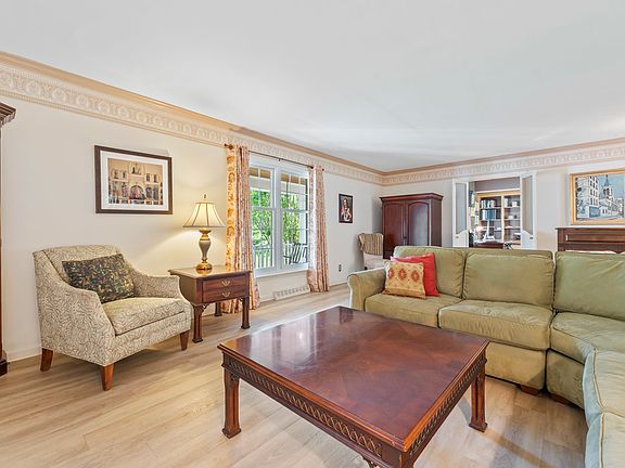 5th image of 2245 Tanglewood Dr