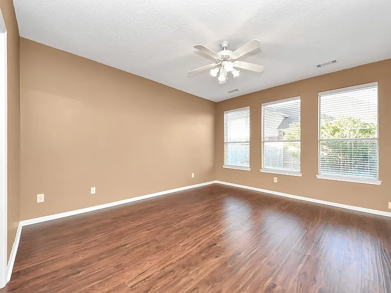 4703 Zachary Ln — Photo 10