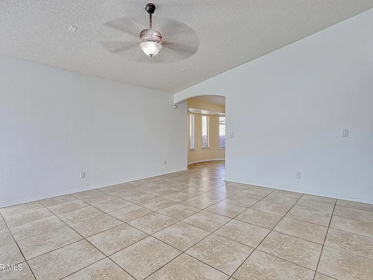 14325 Woods Point Ave — Photo 5