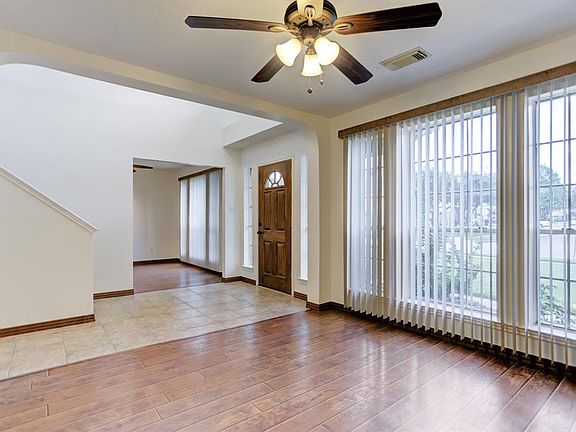 3rd image of 11827 Capitol Heights Dr