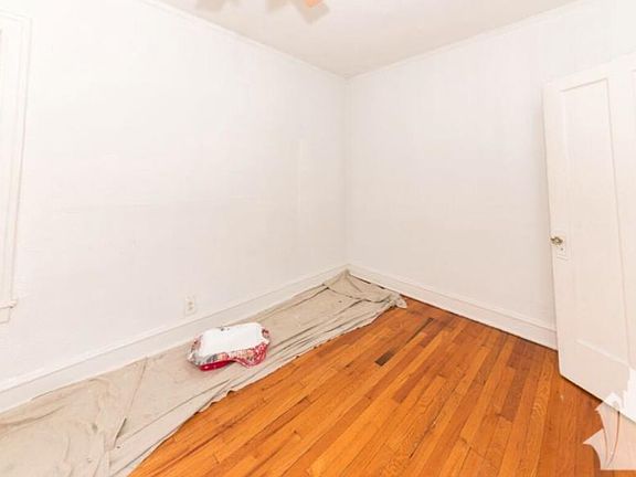 5th image of 631 W Cornelia Ave #2N
