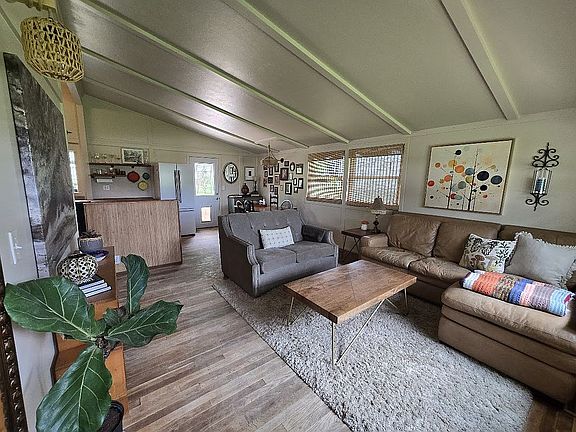 Living Room 15'x14'