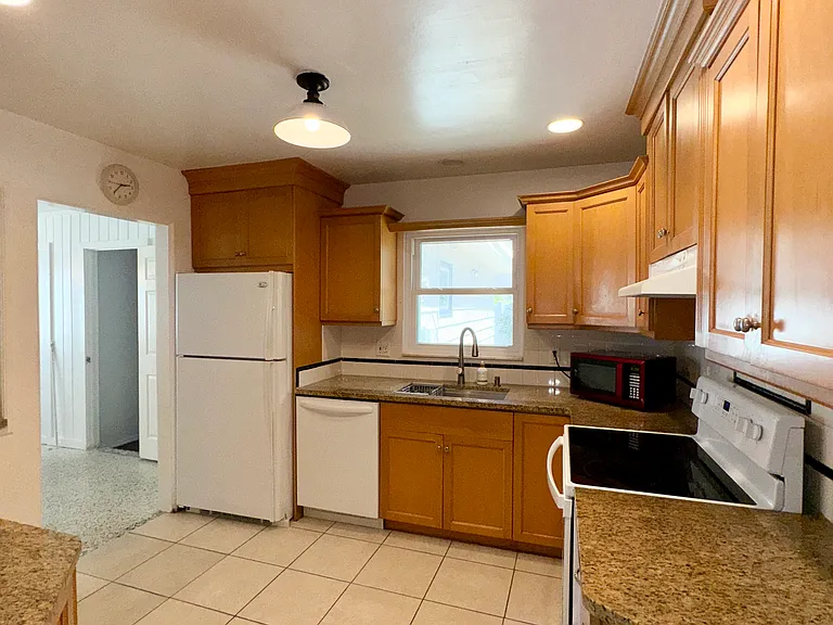 2646 Cheryle Ln — Photo 4
