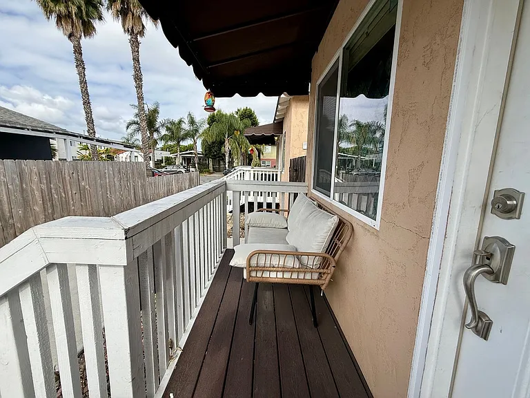 Modern Bungalow with W/D + A/C! Assigned Parking Included & 1 Garage Storage! — Photo 20
