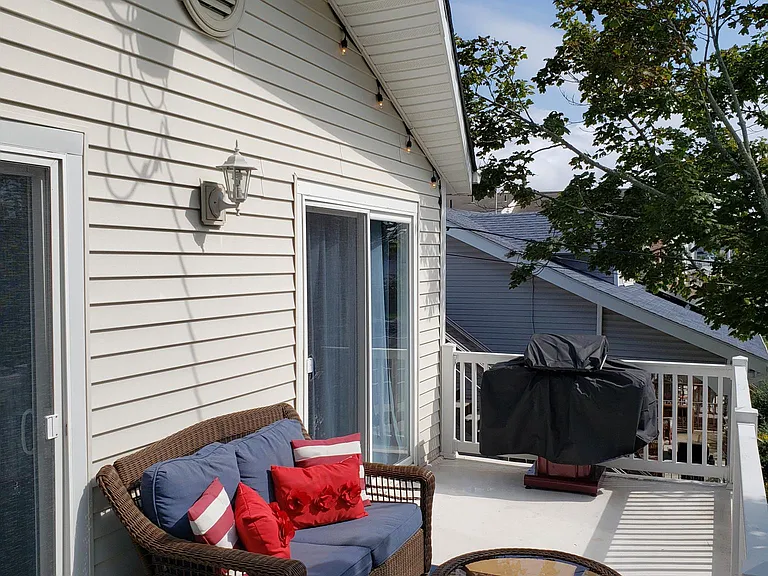 1250 Bay Ave #2 — Photo 18
