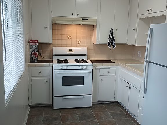 5th image of 11010 S Normandie Ave #1