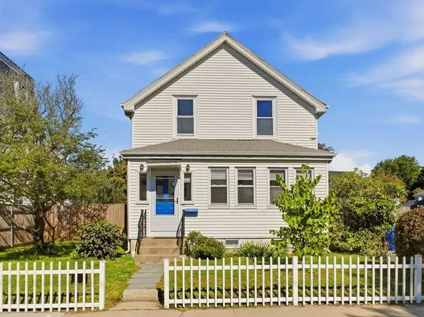 28 Merton Rd, Newport, RI 02840