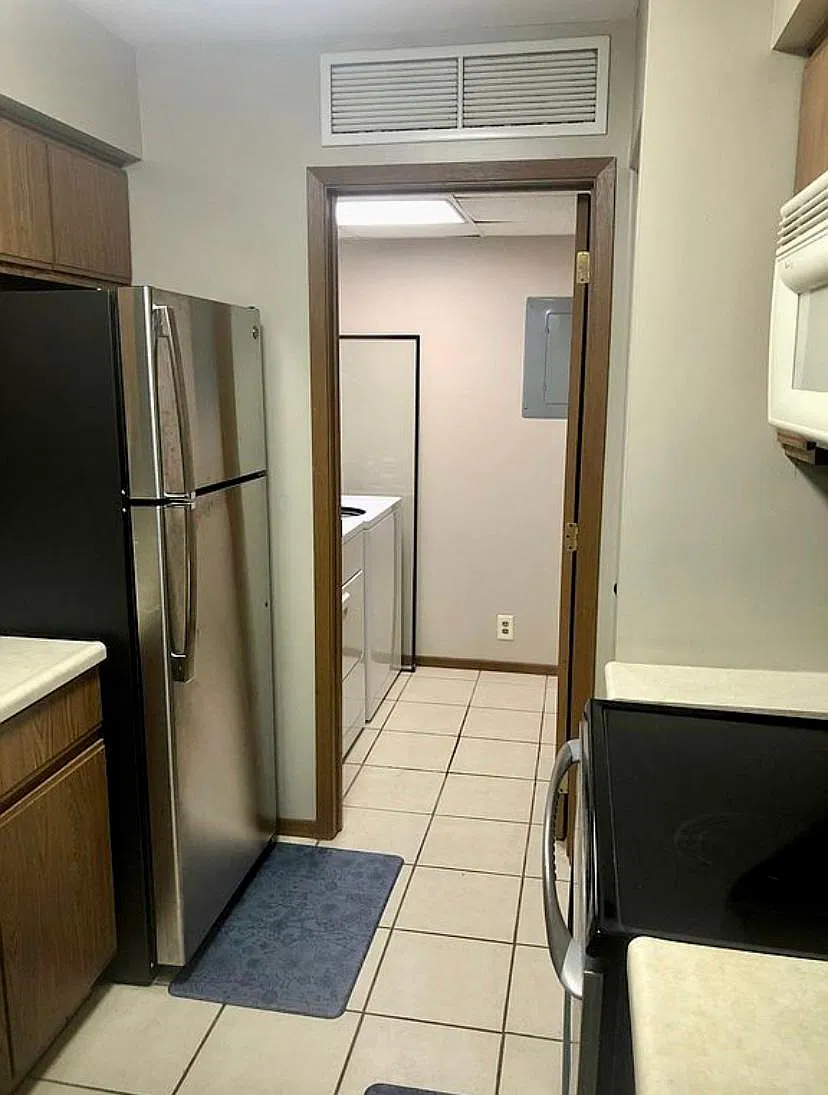 158 Hartford Ct — Photo 3