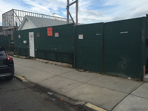 2nd image of 2261 E 13th St