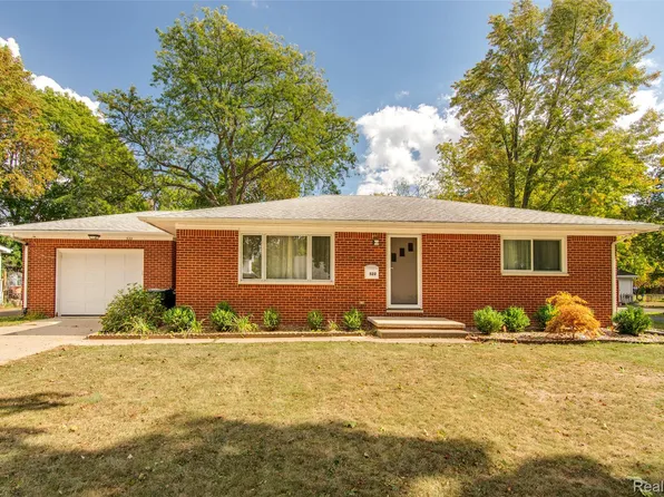 522 McKinley St, Chelsea, MI 48118