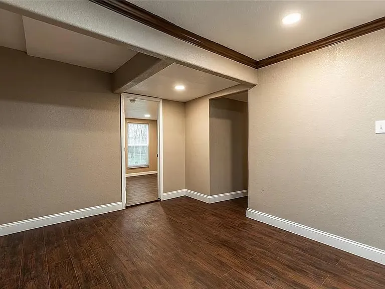 2837 Ross Ave — Photo 3