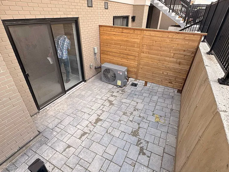 25 Palace St #R8 — Photo 2