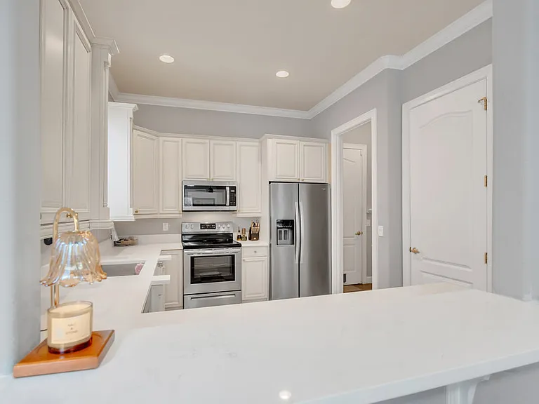 11 N Forest Ave #3 — Photo 8