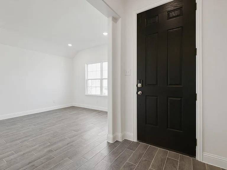 517 Amenduni Ln — Photo 4