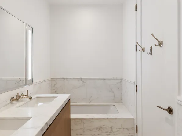 215 East 19th Street image 5 of 10