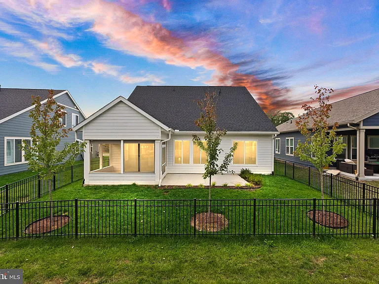 121 Cowbird St — Photo 4
