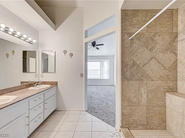 4040 Castle Cove Dr #4040 — Photo 8