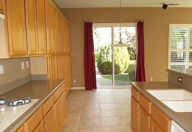 225 Rock Creek Ct — Photo 11