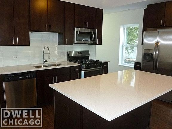 3rd image of 2900 N Hamlin Ave #3BR