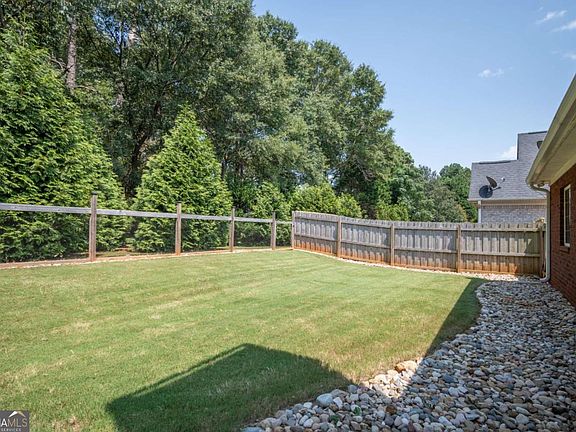 4th image of 1140 Brookshire Dr